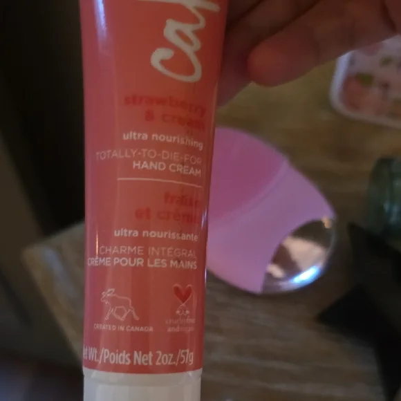 Cosmetics Set - Picture 8 of 8